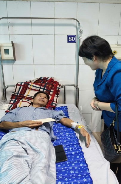 Gia đình chị Đỗ Thị Thu Trang trao tặng